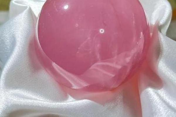 粉色水晶的风水作用增强爱情运势